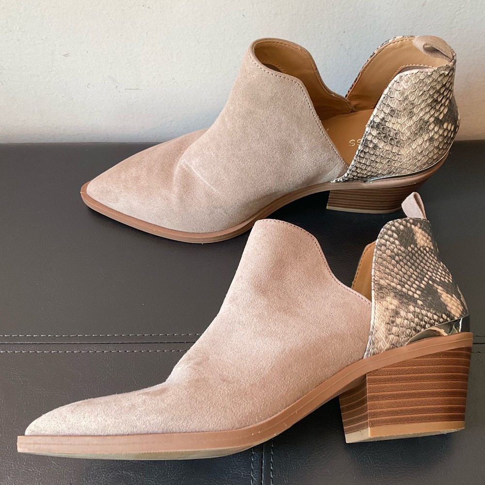 Express Women's Tan Faux Suede Snakeskin Pointed Toe Ankle Booties - EUC